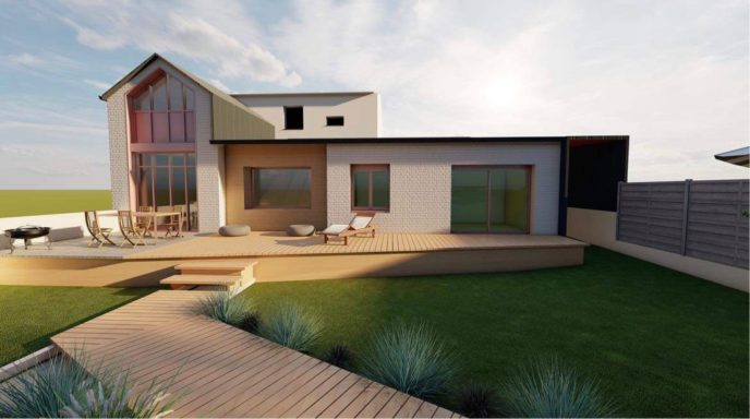 Maison moderne avec terrasse en bois et jardin, baignée de lumière naturelle.